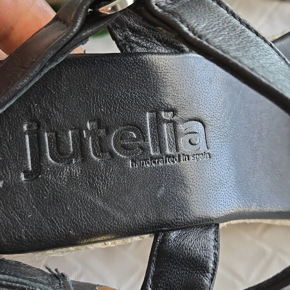 Jutelia step out